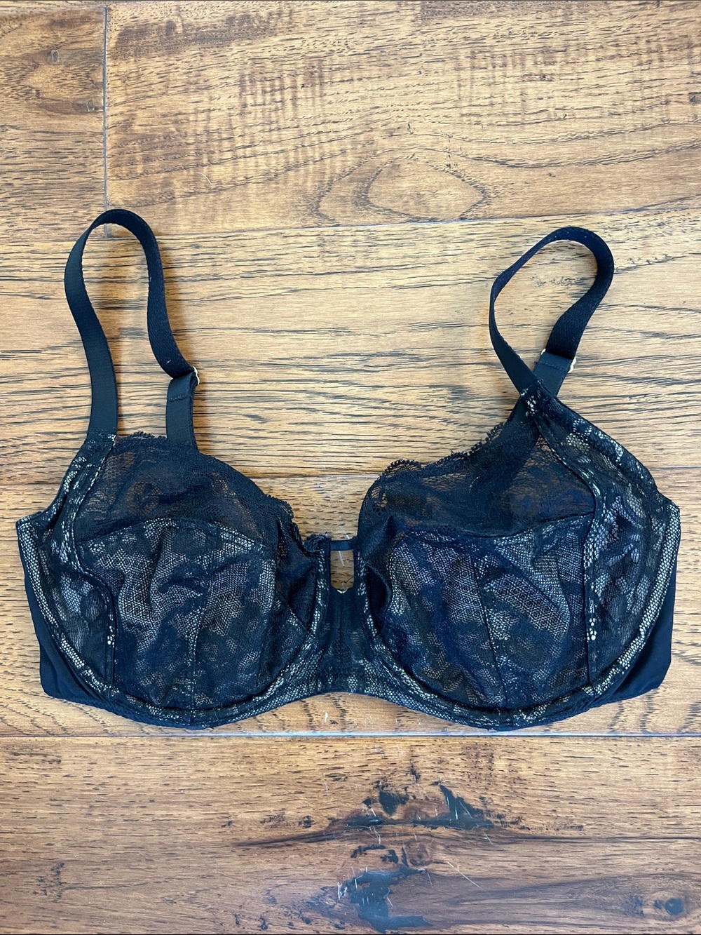 Natori Black Lace Underwire Bra in Black, Size 32 DD